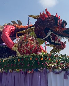 Take a look at some of the incredible floats in this year's Spalding Flower Parade! 😍 | BBC Lincolnshire