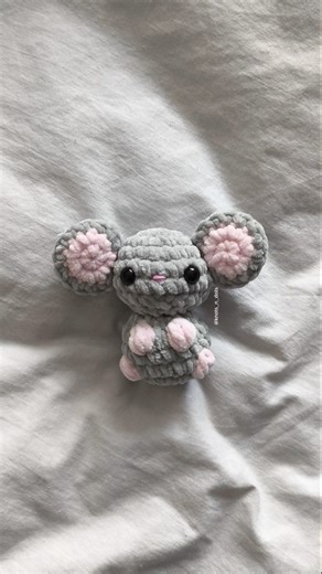 knots&dots on Instagram: "Miš 🐭 . . . . . . . . . . . . . #plisana #igracka #crochet #srbija #heklanje"