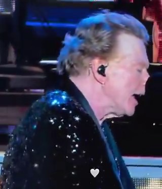 This video destroys all memories I have about music. This can’t be Axl Rose.