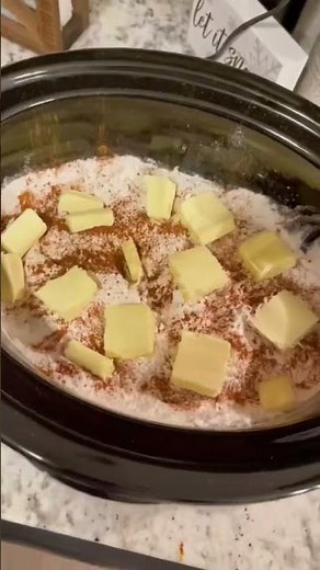 The BEST 3 ingredient crockpot apple cobbler😋 #baking #recipeoftheday #recipes #dessert