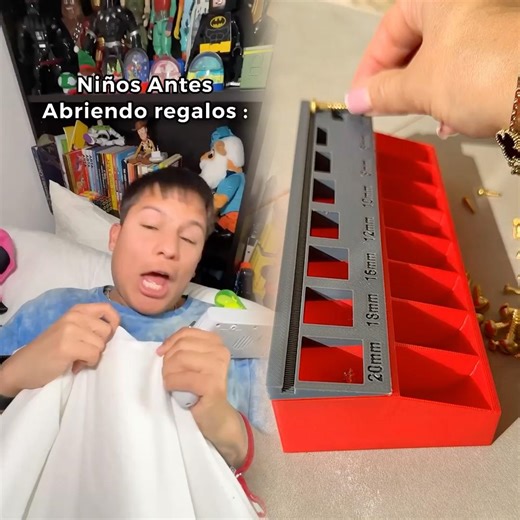 POV: Cuando Abres Los Regalos De Reyes Antes vs Ahora 😂🚀 Paul Ferrer #short