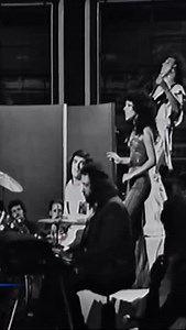 Quante volte è accaduto? Canzoni con lo stesso titolo, ma diverse per sonorità, interpreti ed epoche: come “Cavallo bianco” cantata dai Matia Bazar nel 1975 e da Paolo Riviera nel 1980. Dalla puntata di Techetechete’ “Uguali e diverse (bis)” di Massimiliano Canè, un gioco di specchi sonori che racconta quanto la musica italiana sappia essere uguale…ma anche meravigliosamente diversa. | RaiTeche