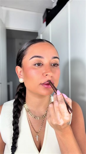 Achieve the Perfect Pout with L'Oréal Paris Shadow Sticks