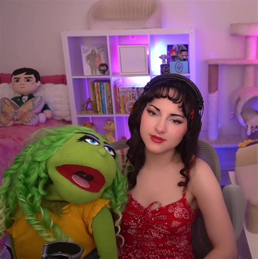 Super Freak w/ Grinchy💃🏻💃🏻Catch Grinchy LIVE on my improv ventriloquism streams🎤😁💚