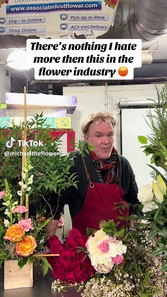 🌸 Want to know what to avoid when designing flowers — and the pro techniques that truly set you apart? Learn it all at the American School of Flower Design! 🌼✨ Classes are forming near you now, so don’t wait — register today and start creating with confidence. 👉 Visit FlowerSchool101.com to sign up! 🌺📚 #flower #designer #floraldesign #yxzcba #avoid