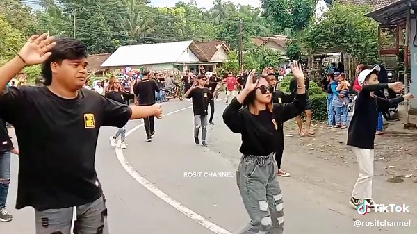 Kompak bet deh.🤭 #pasukanjogetambyar #tledorcomunity #fyp