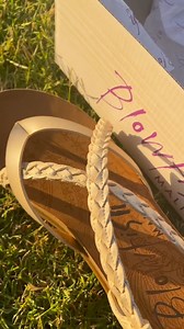 2.9K views · 844 reactions | The perfect summer sandal: FOXTAIL // reel by @jessica__amezcua Shop FOXTAIL:https://amzn.to/3oO9XTb | Blowfish Malibu | Facebook