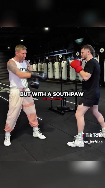 Master Southpaw Footwork: Boxing Tips & Tricks