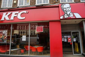 Quand la France découvre que l'on dit «PFK» et non «KFC» au Québec