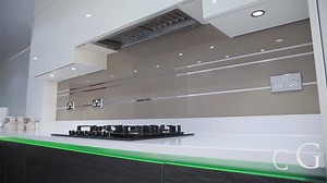 "Mirror Striped" Designer Glass Kitchen Splashback from ®CreoGlass...