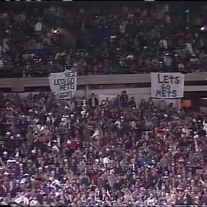 Ron Darling high-fiving the Shea Stadium parachuter in Game 6 is so '86 Mets. | SNY