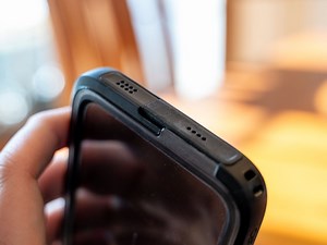 How to replace the plug on the Catalyst Waterproof Case