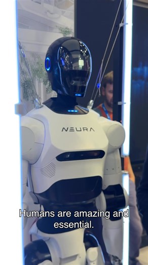 What would you have asked Mr. Robot? Throwback to #automatica2025,...