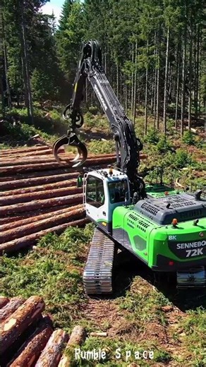 This Green Monster Can Lift Huge Logs Fast!