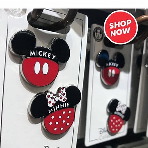 The pin of the month club delivers authentic Disney-themed pins straight to your mailbox every single month. 📫 Sign up today to receive your first box and we will also throw in a custom-designed lanyard, created exclusively for Pin of the Month Club members. | World Of Walt