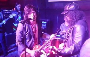 SLASH And GILBY CLARKE Perform THE BEATLES Classic At 'BandFuse: Rock Legends' Launch Party