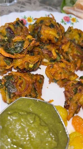 Crispy onion and potato pakoda 🧅🥔#cooking #foodie #recipe #crispy #pakoda #easy #trending ##spicy