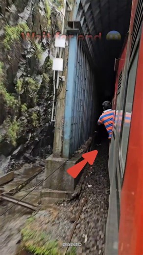WAP-7 Entering in Tunnel 🚅🌿|wait for end 😱#shorts #indianrailways #trainjourney