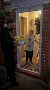 501K views · 10K reactions | Xmas Hamoer delivered to lovely Barbara, Baz Stoke thanks for the donation brother  Sizzlers are aiming to deliver over 100 Xmas hampers this week to pensioners and families before Xmas day.Thank you all for your continuous love and support ❤️ | Sizzlers Fast Food | Facebook