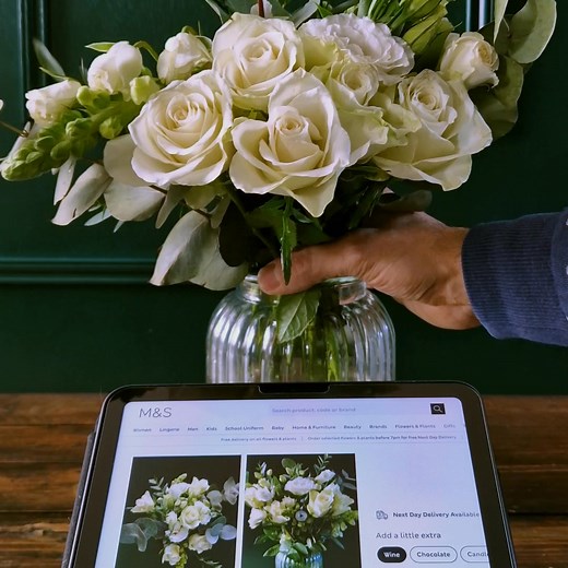 Stunning blooms for every occasion, from roses to seasonal bouquets. Explore the flower market online now. 💐 | Marks and Spencer