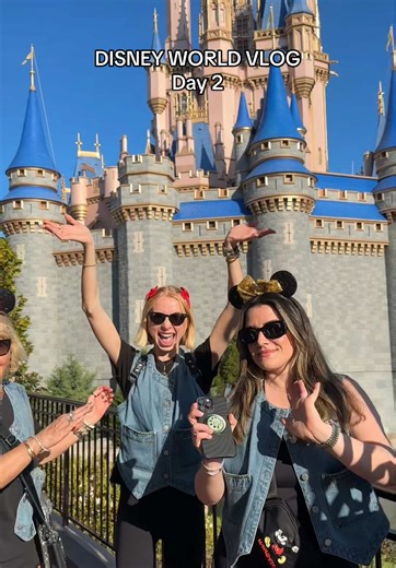 Exploring Disney World Magic Kingdom: Day 2 Vlog