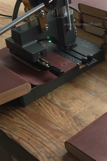 Hot Foil Stamping a Leather Photo Box with USB | NZHANDICRAFT #hotstamping #leatherbox #handmade