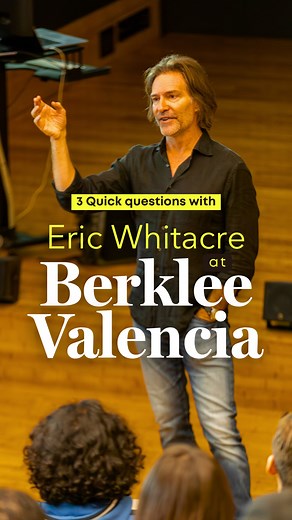 Last week we had the honor to receive Eric Whitacre (@ericwhitacre) on campus! 💙🎶 He spent the afternoon with students, reflecting on his career path, how he discovered composition, and the creative practices that continue to guide his work today, sharing advice and inspiration directly with our community in a truly inspiring and insightful session. ✨ We had the chance to ask him a few rapid-fire questions that include a musical challenge! 👉Show us how you take on Eric’s challenge by tagging 