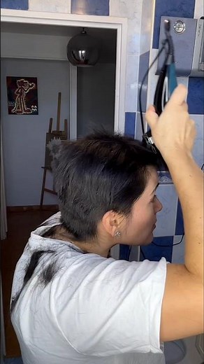 Shaving Head: Brave Girl’s Full Head Shave Routine