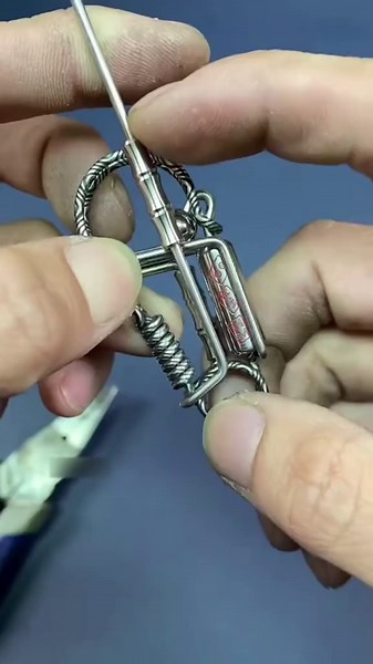 Key Chain Making Tutorial: Master Metal Manipulation
