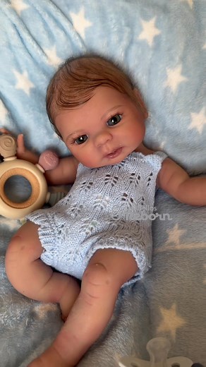 Mario❤️ 36 cm de puro amor😍 Niño también se puede hacer niña Lleva sistema de bebida Realizado en silicona platino Para más información por wasap 641 65 02 52 | Mis bellos reborn sevilla