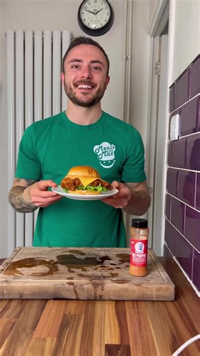 (MFC) Maxi’s Fried Chicken Burger 🍔 #reels #viral #friedchicken #foodlover #foodporn #foodie #easyrecipe #recipeideas | Meals with Max