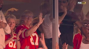 Taylor Swift celebrates with chest bump after Kelce's TD
