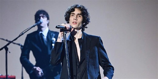 Video: Watch Sombr Make Late Night TV Debut on THE TONIGHT SHOW