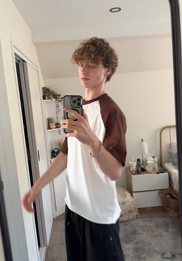 Discover the Wall Dance Trend: A Complete Guide