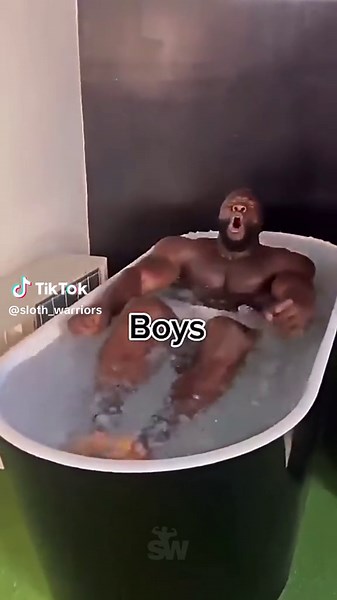 Cbum and joe ice bath 🥶💪 Follow for more ⚡️ #cbum #chrisbumsteadmotivation #joesthetics #fyp #bodybuilding #strong #fitness #gymtok #workout #edit #slothwarriors💪 #icebath