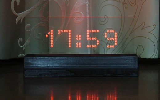 ESP32   LED 点阵 DIY 透明面板的数字时钟