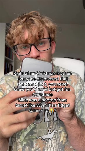 @kaelinpopit on Instagram: "And I found out you can change the tops of them as well #ps #target #popsocket #christmas #2016throwback"