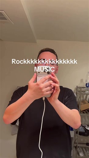 Christian Timothy Maes (@christiantimothymaes_)’s video of rock music