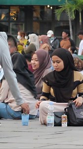 4.8M views · 10K reactions | Prank Pengemis Ke Cewek Sendiri Sampai Digeser2 Terus Gelasnya Wkwkwk #pranks #prankkasihuang #ngakak #videolucu #prankindonesia #reels #fyp #beranda #prankgokil #funnyvideos #prankpalinglucu | Asis Ucus | Facebook