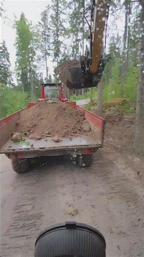 Kiireen keskellä täytyy kuunnella jotain rauhoittavaa! ‪@HiddenTreasuresMusic‬ CAT308 hoitaa hommat!
