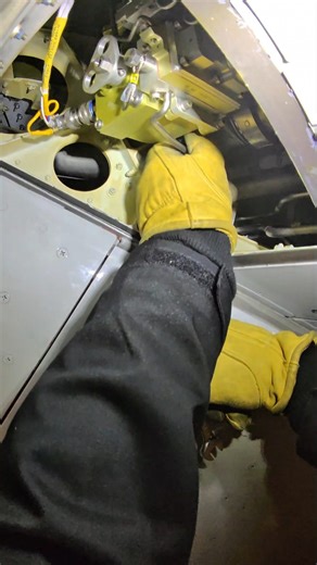 @only_fancowl on Instagram: "For today’s maintenance reel, and the last one of 2025, we’re on a Boeing 737 MAX with an LH wing thermal anti-ice valve sense line inspection. Definitely a more niche task, but if you work in a cold and humid climate like we do here in Canada, it’s something you may run into. Contamination in the sense line can cause issues, especially moisture, water, or ice. One of the steps in the Fault Isolation Manual is to remove the sense line, inspect it for any contaminatio