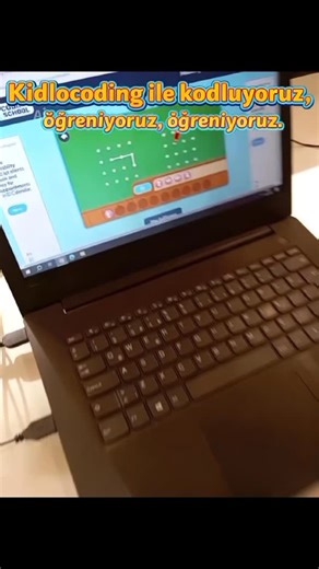 BK Mezitli Kampüsü on Instagram: "🧩 KidloCoding ile kodluyoruz, öğreniyoruz! 🤖 5 yaş anaokulu öğrencilerimiz, oyun temelli kodlama etkinlikleriyle; 🧠 problem çözme, 🎯 algoritmik düşünme 🎨 ve yaratıcılık becerilerini geliştiriyor. Bahçeşehir Koleji Mezitli Kampüsü’nde kodlama eğitimi, ekran başında değil; oyunla, hareketle ve keşfederek başlıyor. Geleceğin düşünen, üreten ve teknolojiyle bilinçli ilişki kuran bireylerini, daha anaokulu döneminde destekliyoruz. 📍 Bahçeşehir Koleji Mezitli 