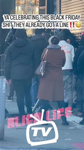 YA CELEBRATING THIS BLACK FRIDAY SHIT THEY ALREADY GOT A LINE‼️😳 “Go spend ya money on things ya don’t need” 😂 #foryourpage #jet2holidays #newyork