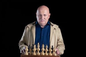 Bebe Cotimanis a avut o experiență dureroasă cu Jesús del Cerro, regizorul serialului "Vlad". L-a picat la casting, iar acum lucrează împreună!