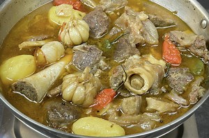 10M views · 105K reactions | তেল মসলা ছাড়া পাকিস্তানের জনপ্রিয় পেশোয়ারি বিফের জন্য মানুষ এতো পাগল কেনো ⁉️Peshawari Rosh / Gosht #beef #eid #PeshawariBeef #namkeengosht #peshawaribeefrecipe #peshawarirosh | Afsara’s mini kitchen | Facebook