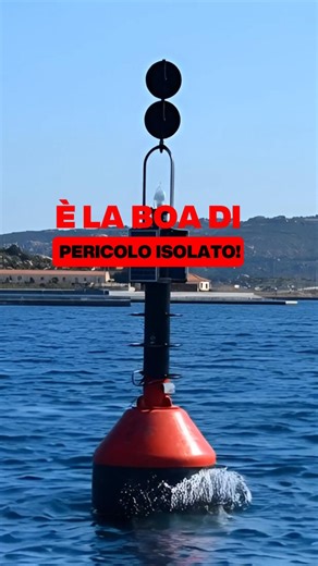 Andrea Cimmino on Instagram: "⚠️ QUESTA BOA TI FA AFFONDARE (se la ignori) COLREG 72 Boa Pericolo Isolato: segnala un ostacolo di dimensioni ridotte nelle immediate vicinanze (scoglio, relitto, secca). Regola pratica: tieniti largo e passa ad almeno 100 metri. Segui la pagina: più cultura in mare = più sicurezza. Non si smette mai di imparare. ⚓️ #patentenautica #sicurezzainmare #segnalinavigazione #nautica"