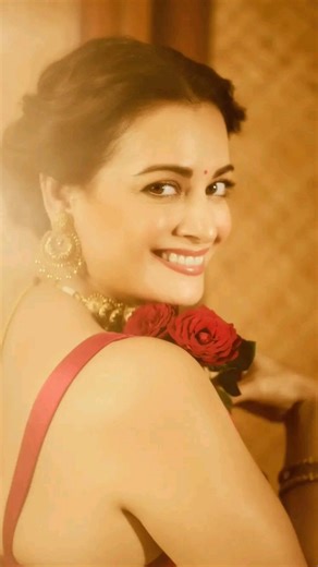 diya mirza Best shorts #bollywood #shararatsong #diyamirza