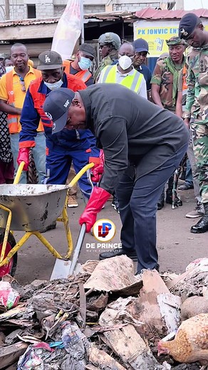 President Mahama leads Alajo cleanup to reduce flooding