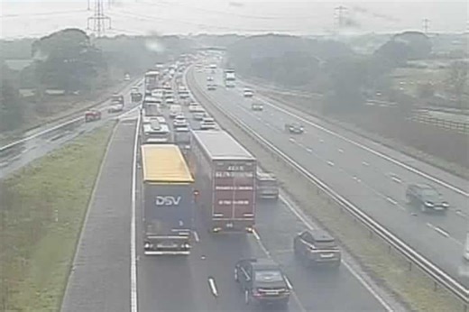 Motorists report 'chaos' on M6 in both directions as heavy traffic builds