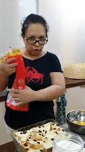 170K views · 1K reactions | Resepi Puding Roti Bakar Maria Tungku Sabri * Roti potong dua (bentuk segitiga) dan disapu mentega depan belakang sebelum disusun cantek². Boleh letak kismis atau coklat chip ikut selera. | Resepi Enak | Facebook